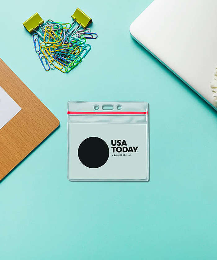 4" x 3" Horizontal Vinyl Badge Pouch with Zipper - Clear